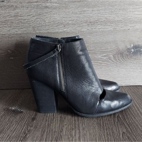 Joe’s Abby Black Leather Ankle Bootie Size 9.5 Block Heel Almond Toe - Picture 1 of 11